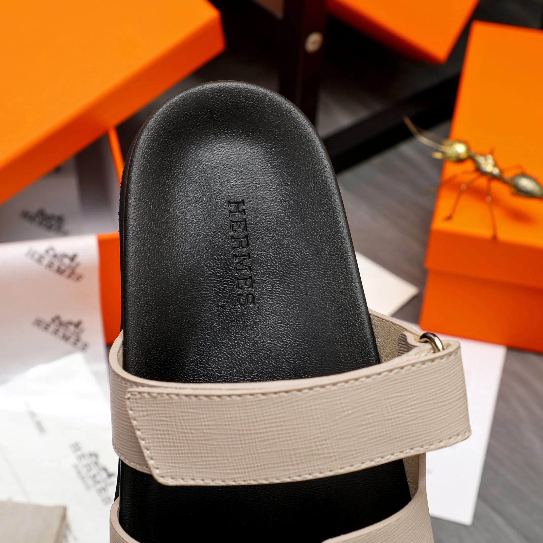 Men's shoes 💰340 Product trademark: Hermes "Hermes" Couple's slippers Regular size: 36-46 Product material: Selected vertical grain cowhide upper, microfiber lining, original outsole